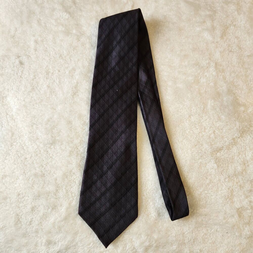 J. Ferrar Men's Black Gray Geometric Triangle Print 100% Silk Neck Tie
